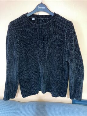 Ribbed Crewneck Sweater in Charcoal Black
